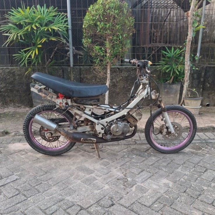 Satu Unit Satria Lumba Tahun 2000 Warna Biru Putih Plat BN Prov. Kep Bangka Belitung
