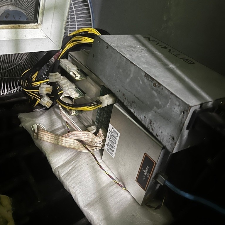 antminer s9i 14ths second kondisi bagus, sudah dibersihkan dari debu. fungsi normal.