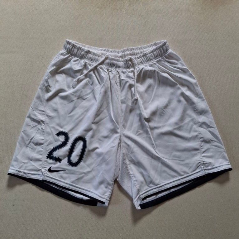 CELANA PENDEK NIKE PUTIH ORIGINAL 100%