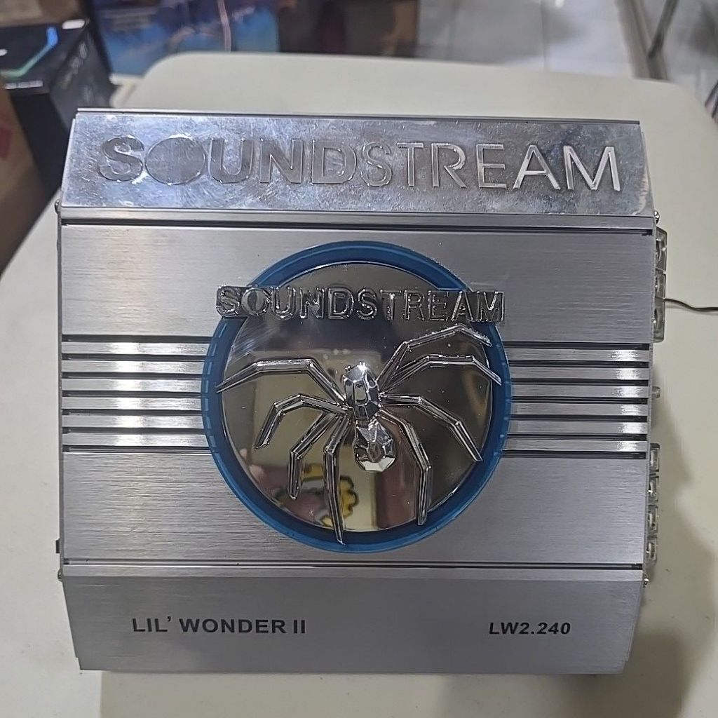 Amplifier Soundstream LIL’ WONDER II LW2.240 warna silver untuk audio mobil