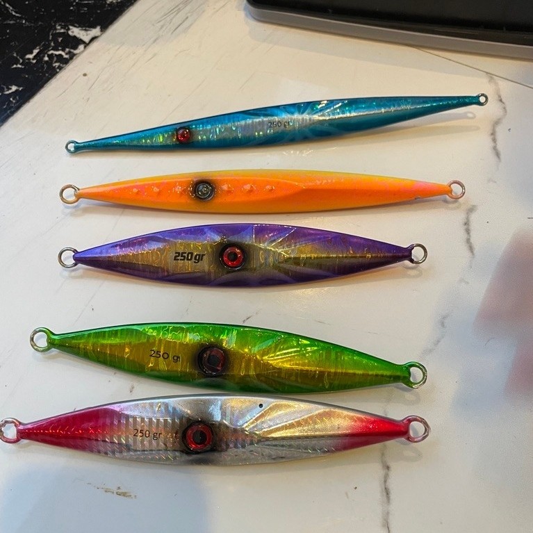 Umpan Jigging Laut 27 pcs . Size dari 100-800 gram .