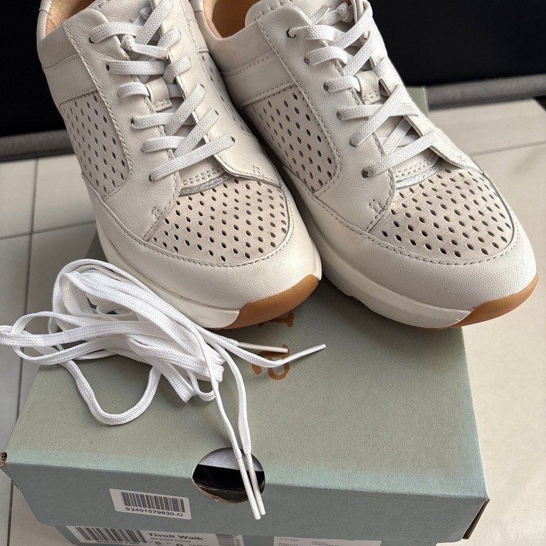 sepatu sneakers wanita clarks preloved