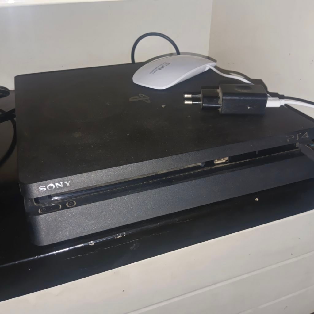 PS 4 slim Hen 1TB