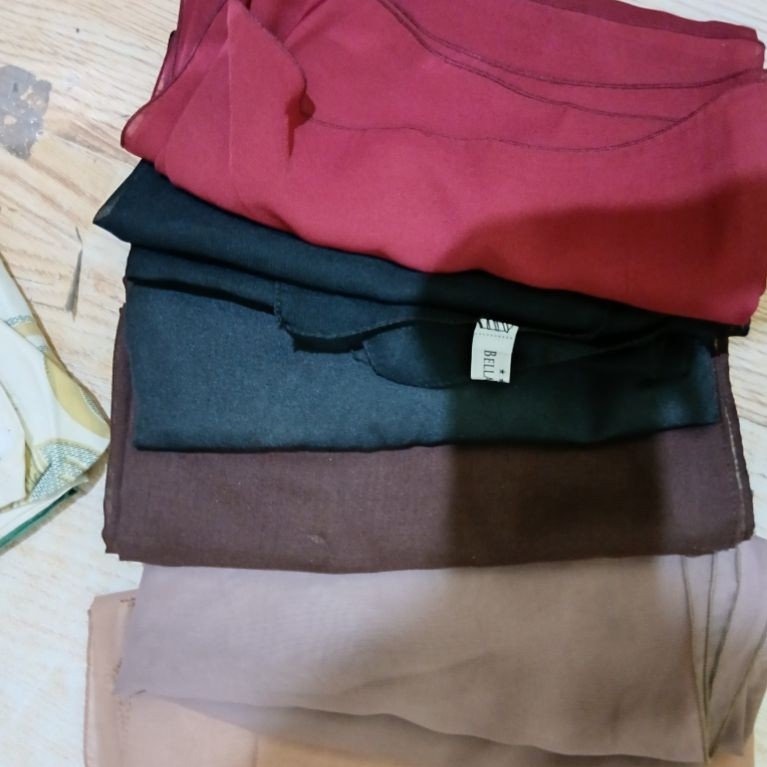 PL.HIJAB SEGI EMPAT 10 ribuan