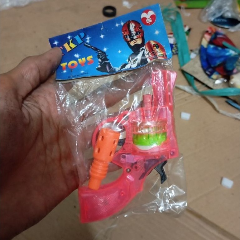 pistol dompis peluru kertas