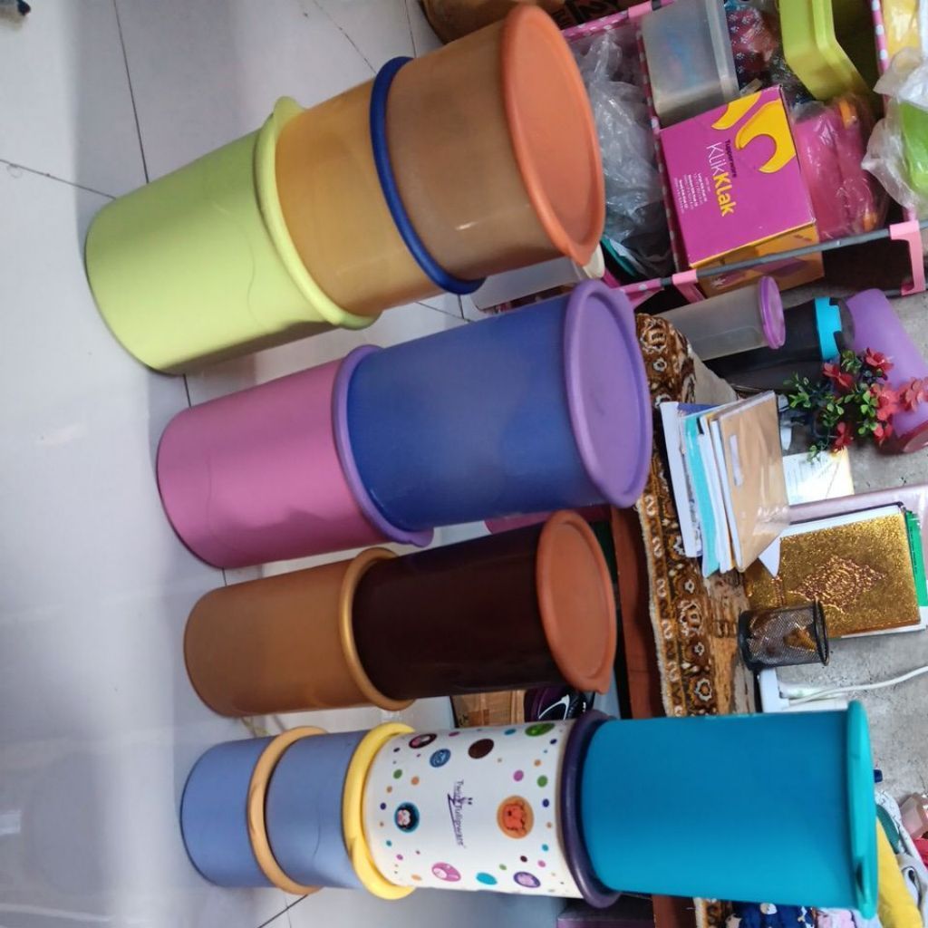 Toples twin tulipware