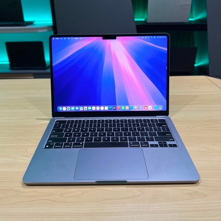 Apple MacBook Air M2 — Apple M2 Chip I 8GB I 512GB