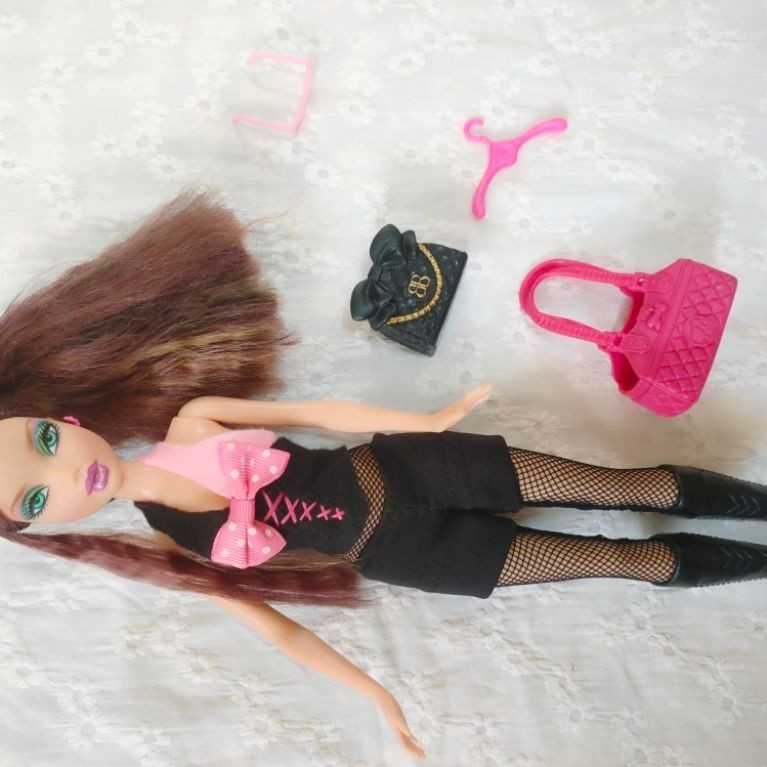 Barbie My Scene juisy blink...