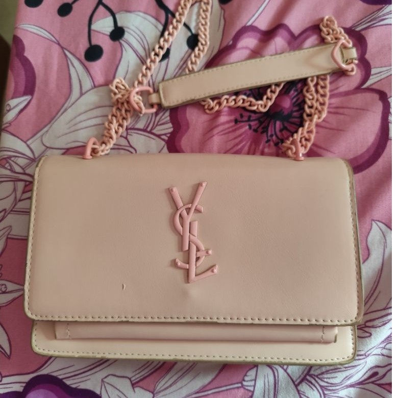 Tas Selempang Wanita YSL warna nude dengan tali rantai dan flap depan