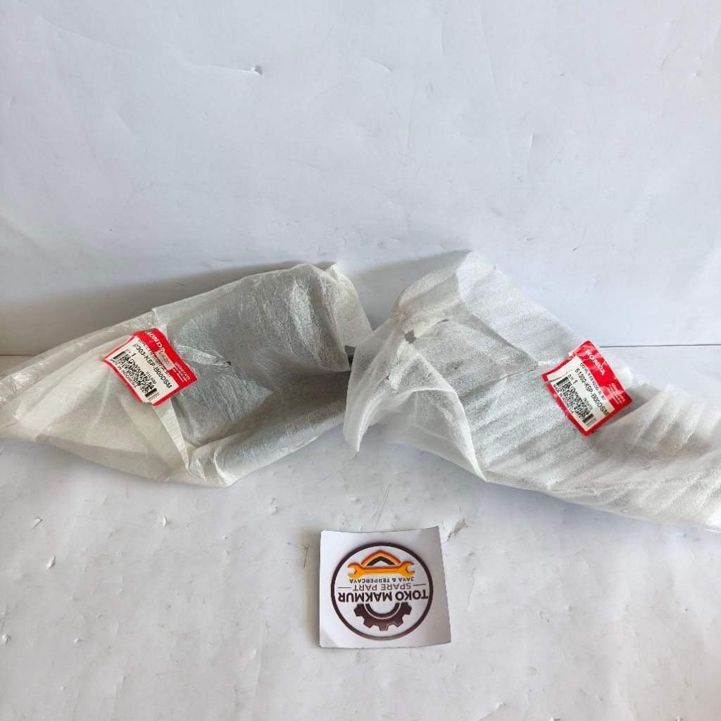6302 6303 KSP B00DSM COVER KUPINGAN LAMPU MEGAPRO MONO SILVER KANAN KIRI ORIGINAL HONDA (AHM) 61302K