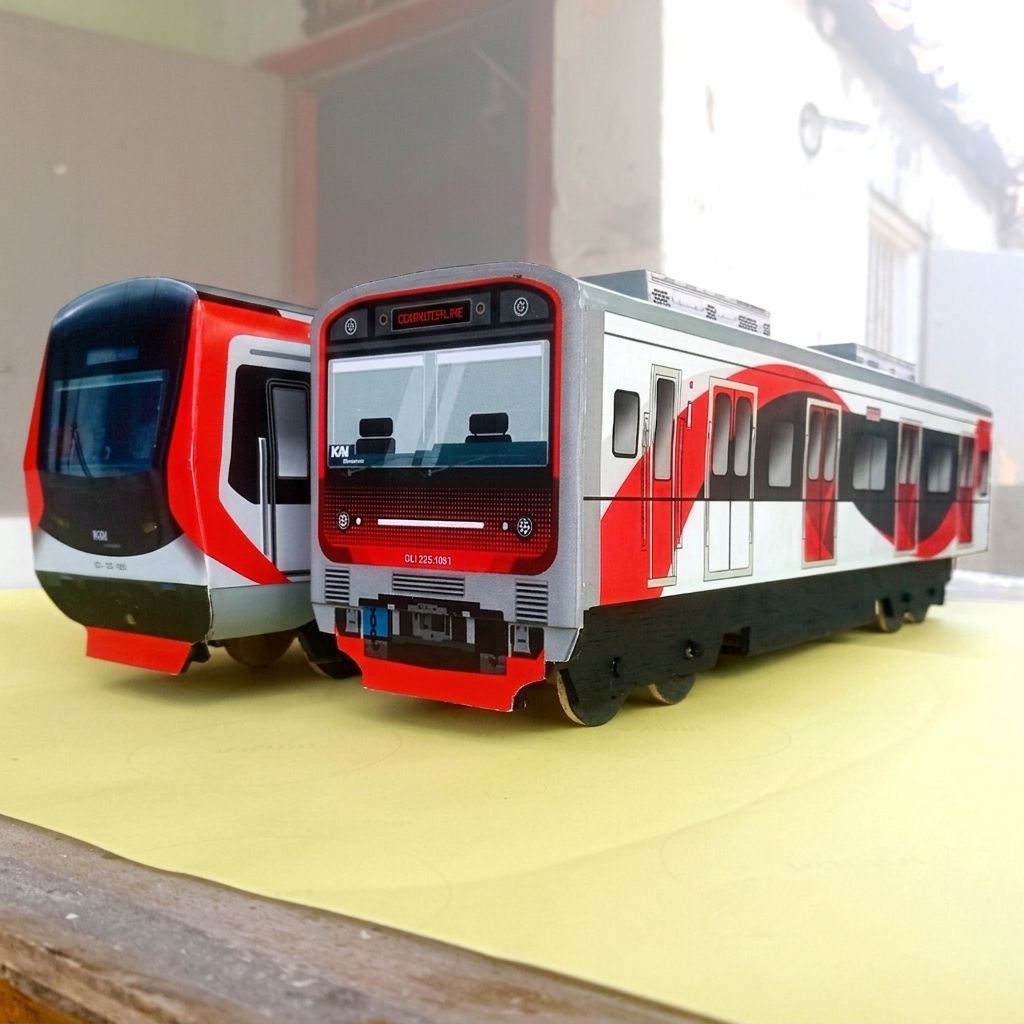 Kereta mainan COMMUTERLINE KRL