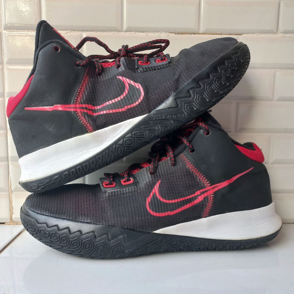 Sepatu Basket bekas Nike Kyrie Flytap Second original