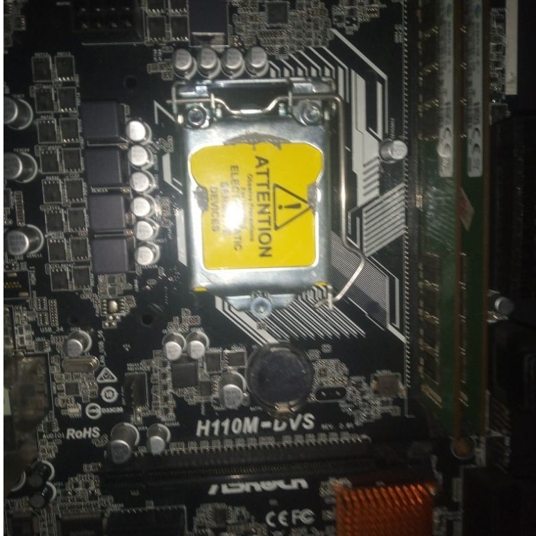 Paketan asrock h110m dvs. dvi vga ,cpu  i3 7100 tanpa fan