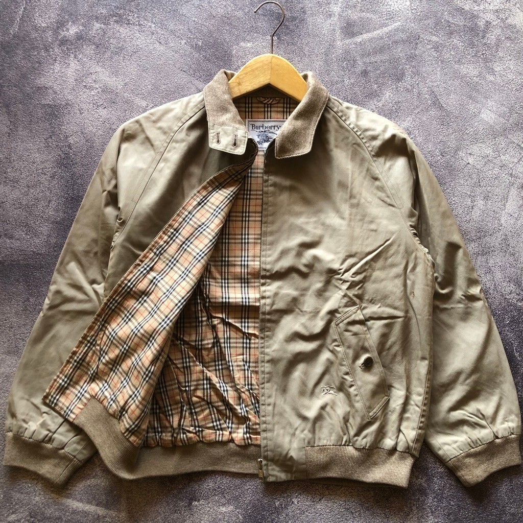 Luxury Harrington Jacket B*rbrrryyyy Scnnd Size S-M,Bahan Sangat Bagus,Harrington Cream Inner Pocket