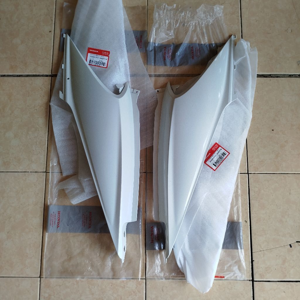 Cover Body Belakang Beat Karbu Beat Lama Putih Original AHM 83500-KVY-960PFW 83600-KVY-960PFW