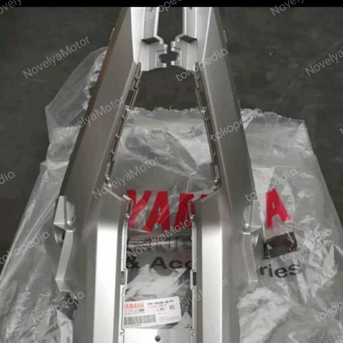 COVER SAMBUNGAN TENGAH MXKING MX KING SILVER ORI 2PV-F842M-00-P2