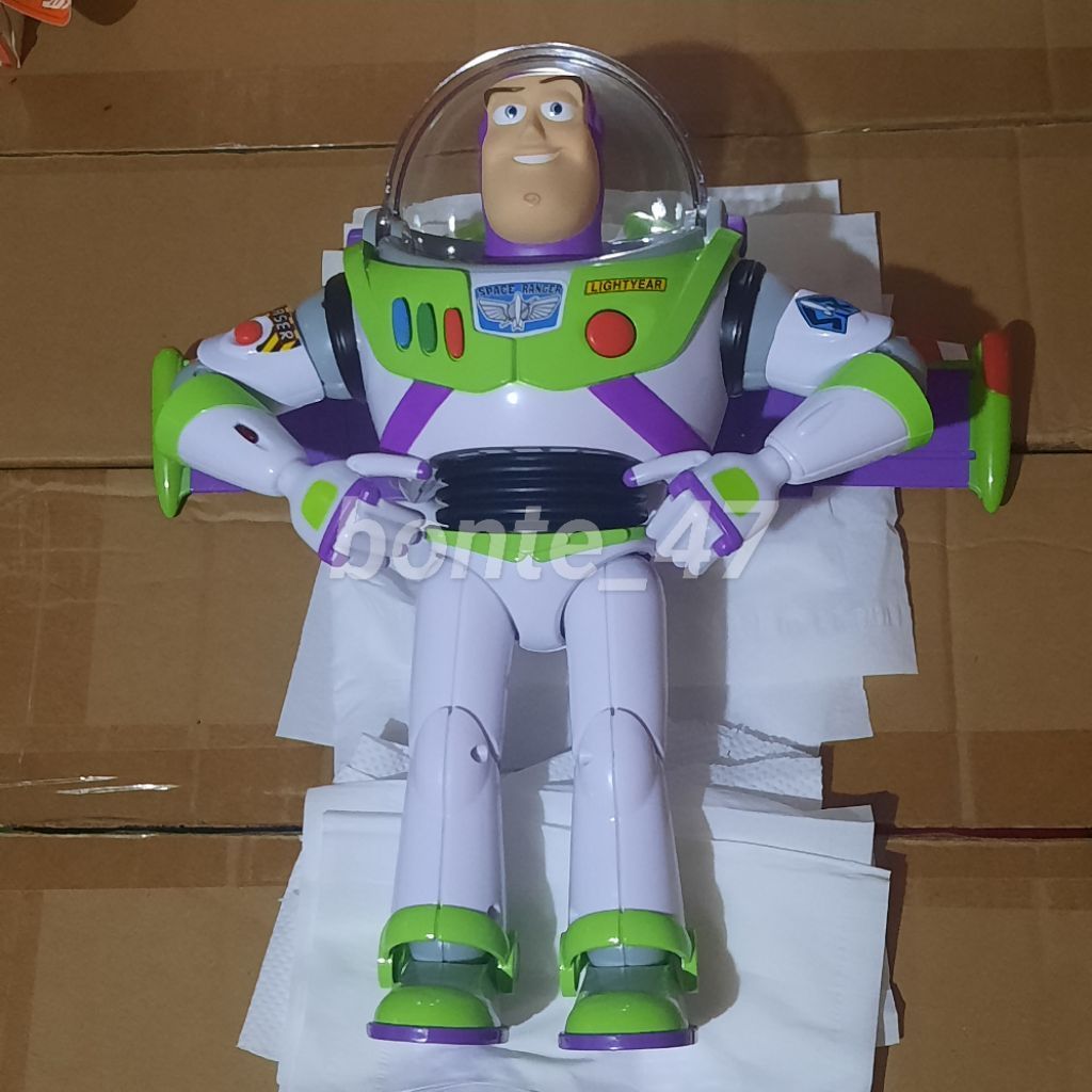 Mainan buzz lightyear takara tomy talking figure 2 bahasa