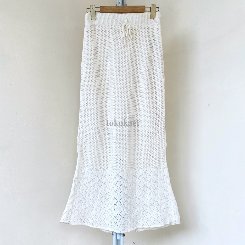 [ Split Pay jadi 110k aja ] Broken White Knit Skirt Kastane Rajut Jaring Pantai