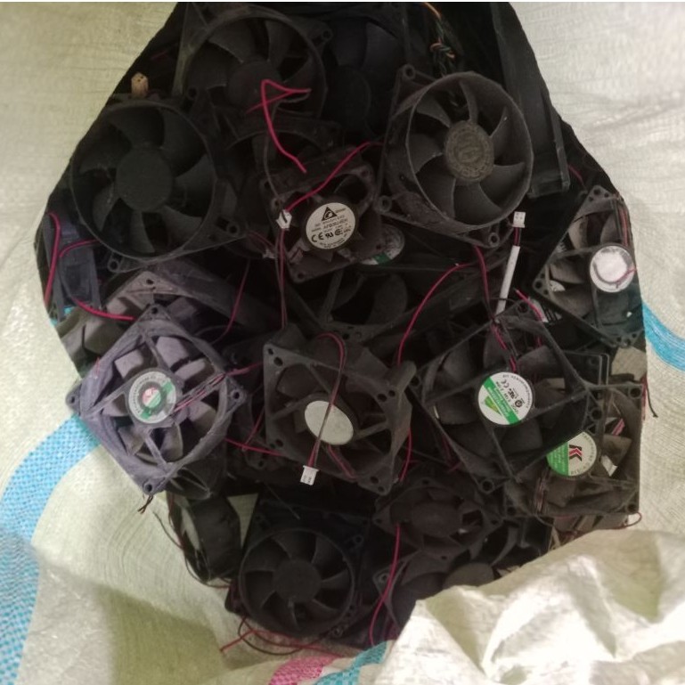 Kipas bekas cabutan dari psu komputer kondisi Normal, harga per pcs