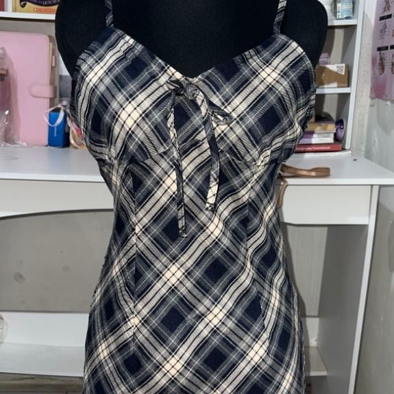 Minidress Artemist GRL Plaid tanpa lengan