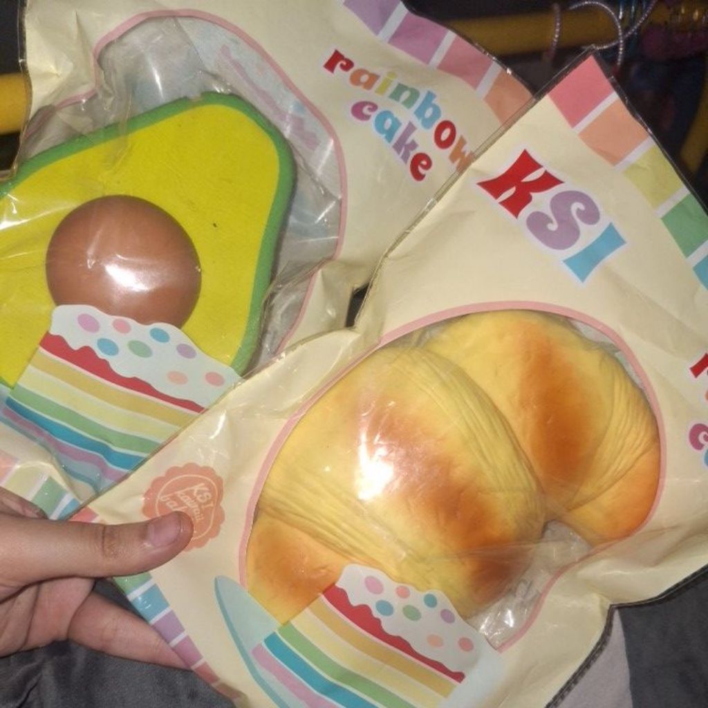 SQUISHY ALPUKAT CROISSANT