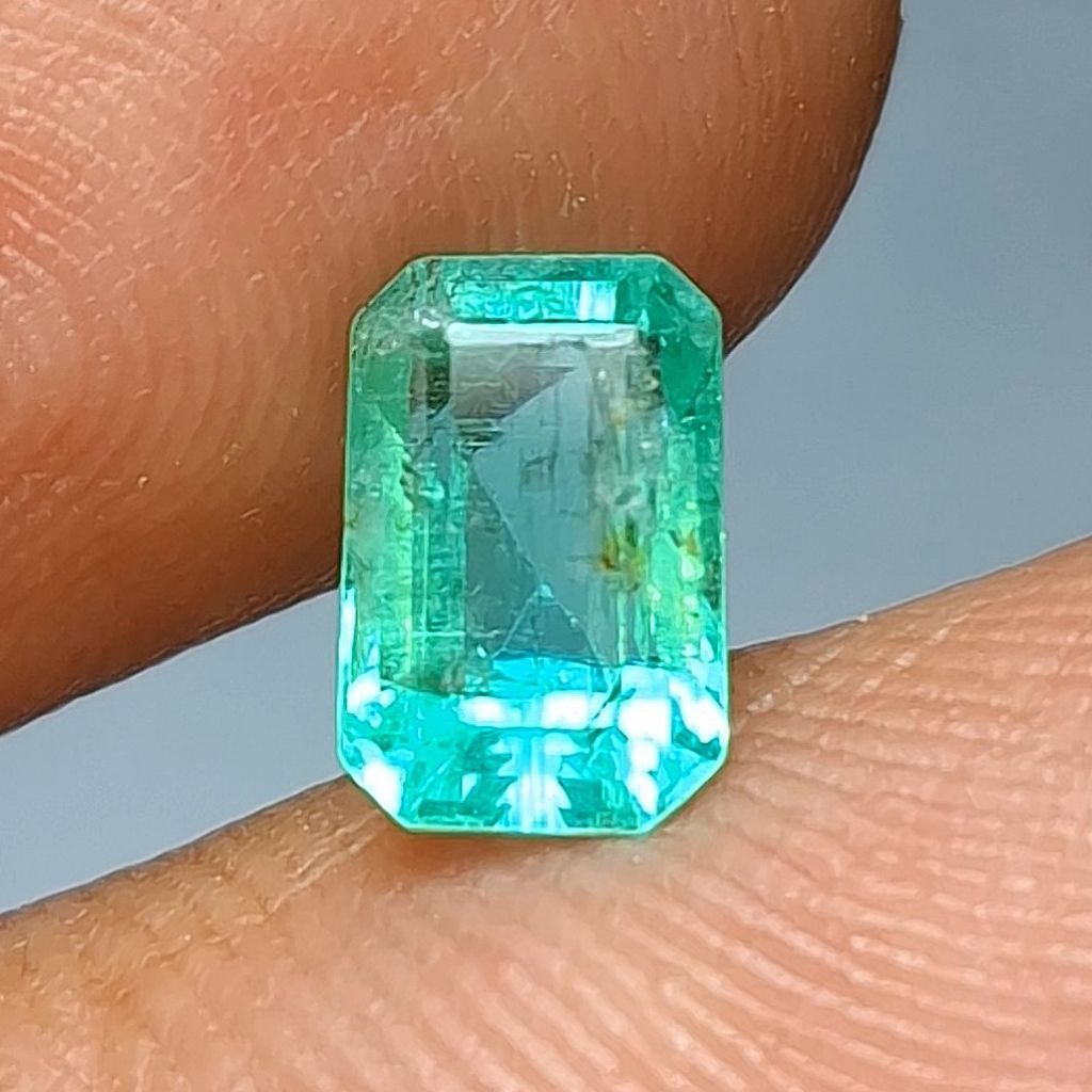 Natural Emerald Zambia 0.93 ct Green Emerald Cut Minor Kristal Sertifikat GRI Zamrud Zambia