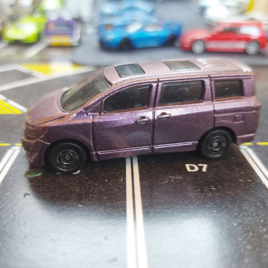Tomica Nissan Elgrand JUNK Unrivet