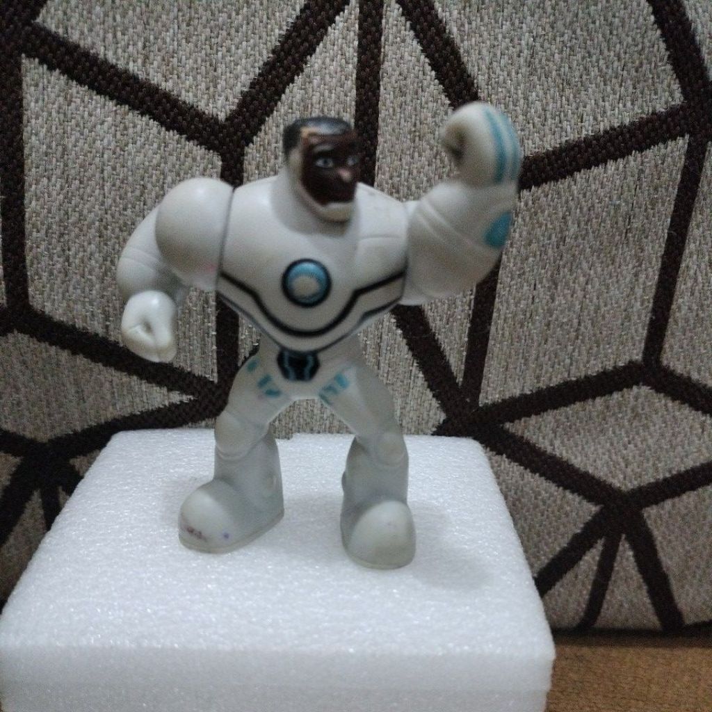 Mainan Anak Robot Putih, bahan Karet, Preloved Atau Second