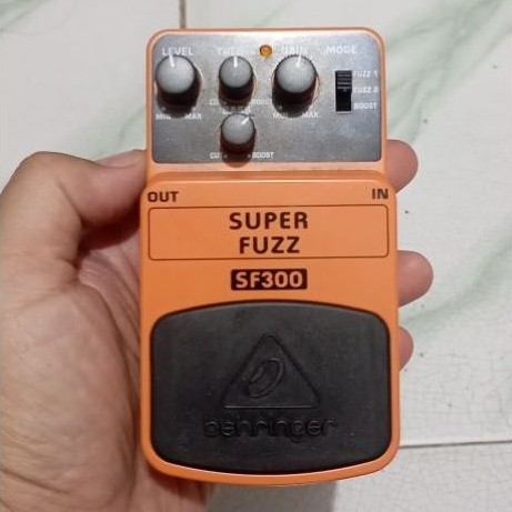 Efek gitar Behringer Super Fuzz (SF-300)