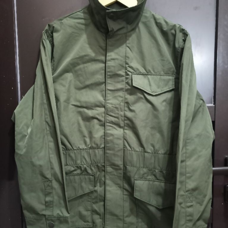 JAKET PARKA BAHAN TASLAN TEBAL WARNA HIJAU ARMY MEREK PERRY ELLIS SIZE XL