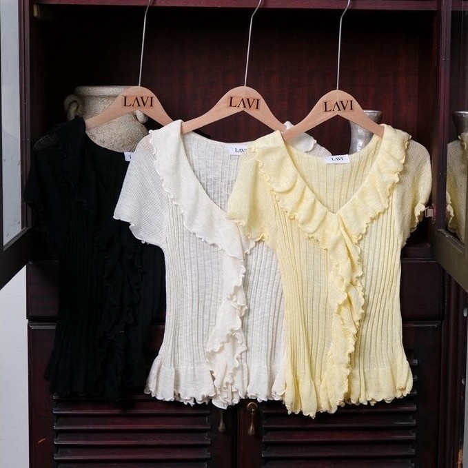Blouse wanita LAVI lengan pendek motif ruffle V-neck atasan kasual - Belle Ruffle Top