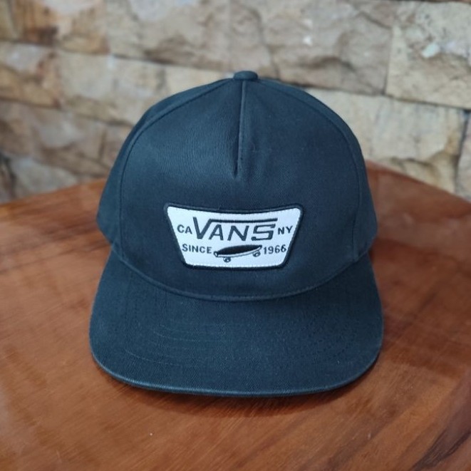 topi snapback Vans black