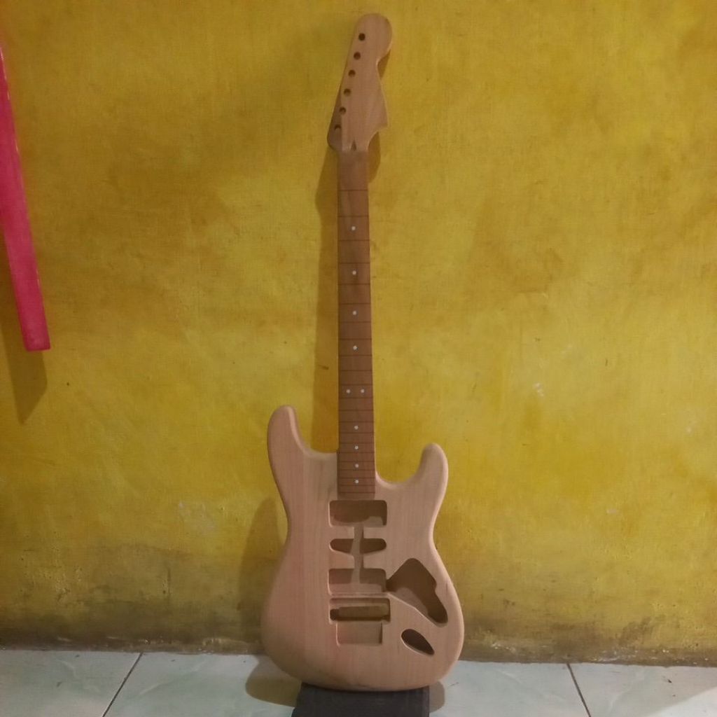 Gitar bodi neck stratocaster custom