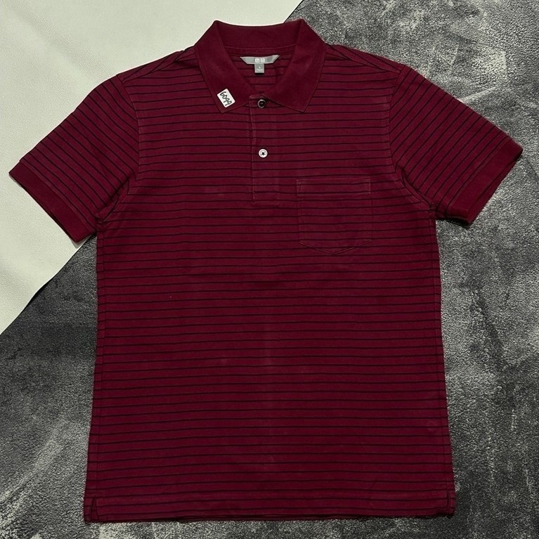 Kaos Polo Uniqlo Pria Lengan Pendek Motif Garis Warna Maroon dengan Saku Depan