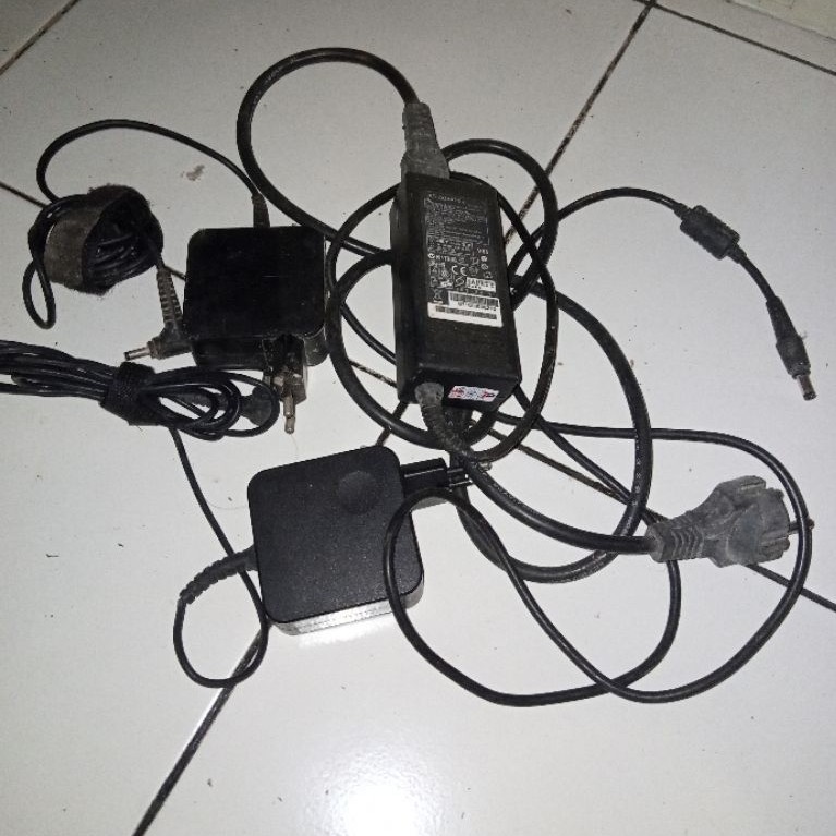 borongan 3 adaptor cas laptop bekas berbagai merk