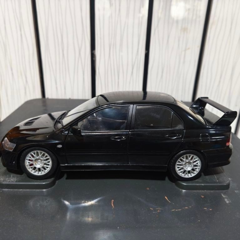 Autoart 1/18 Mitsubishi Lancer Evolution VII Hitam