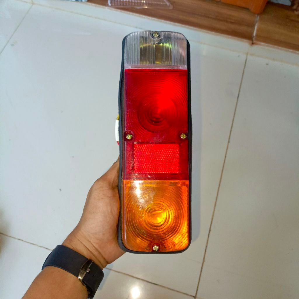 STOPLAMP LAMPU BELAKANG DAIHATSU S38/S10P/S75