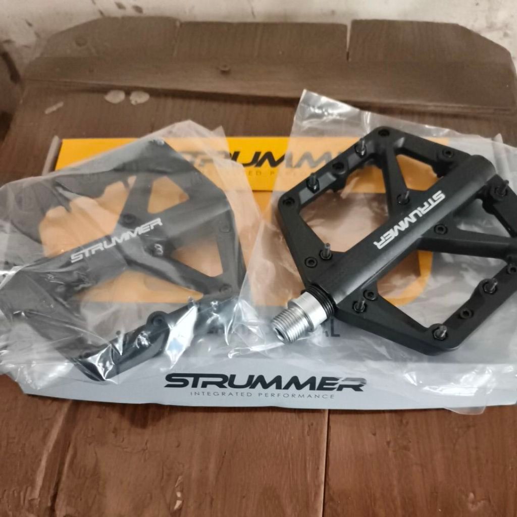 Pedal bearing strummer AB