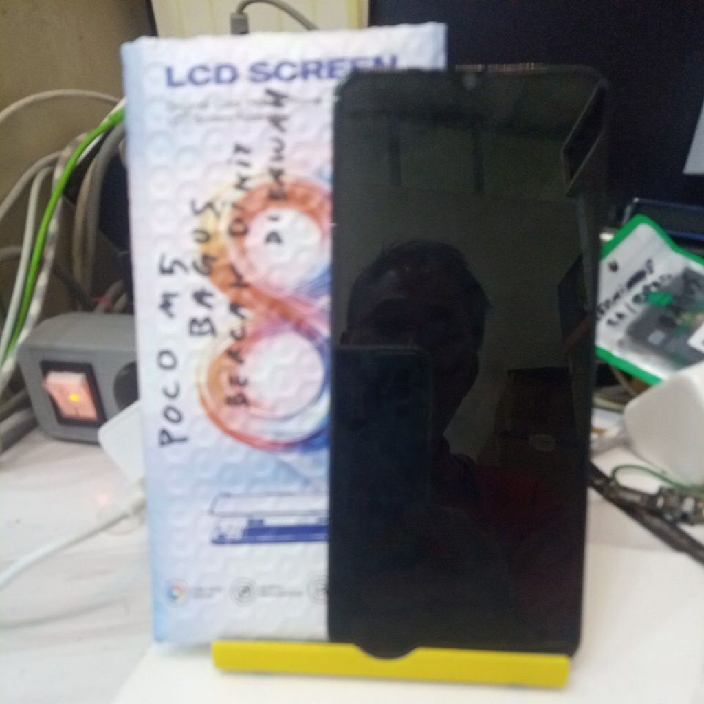 lcd poco  M5 ori.                                                                 .                 