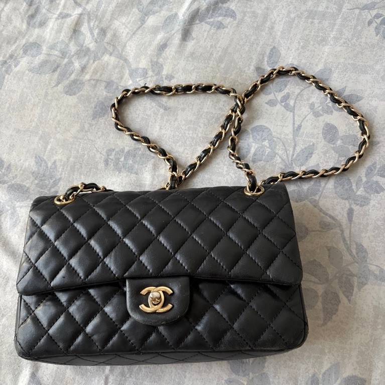 chanel classic bag lambskin