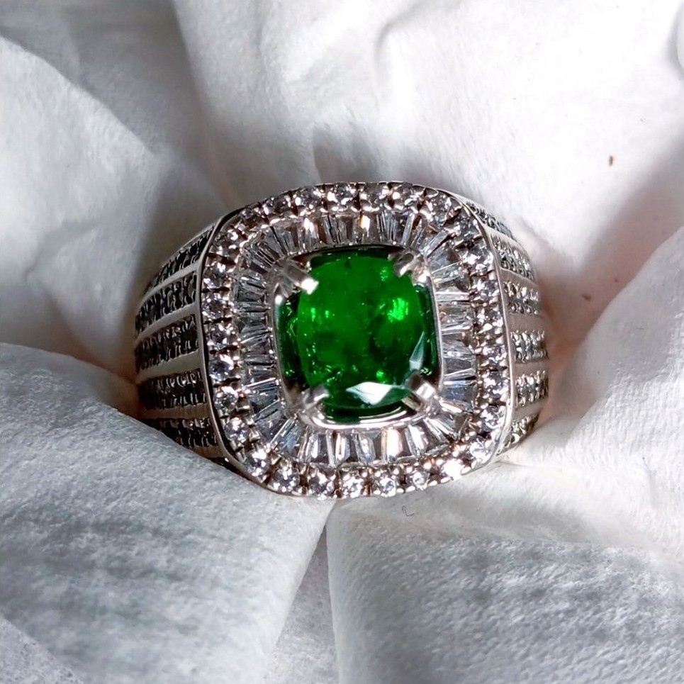 green vivid green TSAVORITE garnet memo GRI