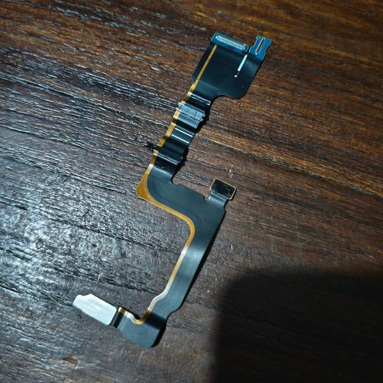 fleksibel layar Z flip 4 minus
