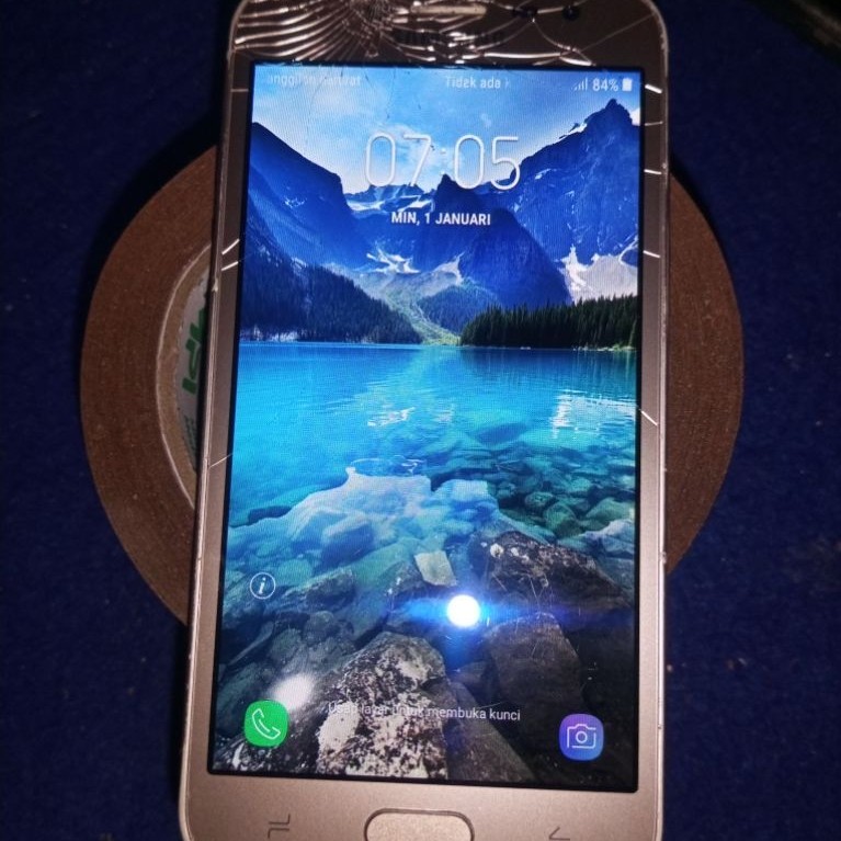 j2 pro amoled... retak normal