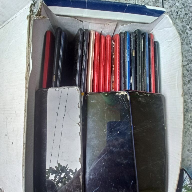 HP RUSAK LAYAR PONI
