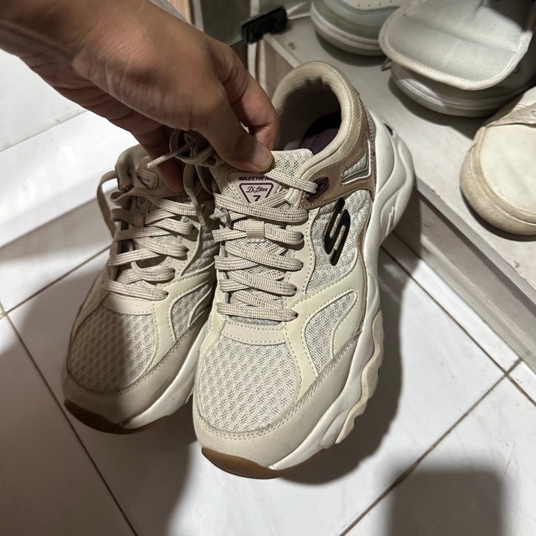 Sepatu wanita jalan santai