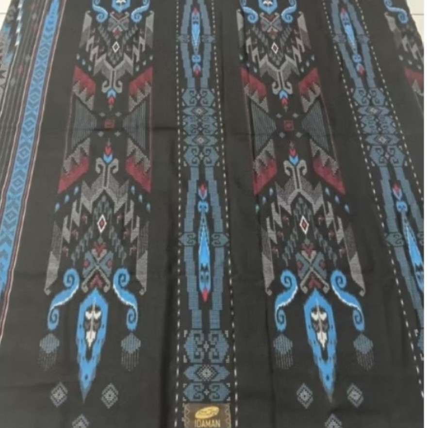Sarung Atlas Bekas