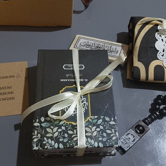 Kado Ulang Tahun Pria - Box 3 Parfum, Jam Tangan, Dompet, Mini Buket, Kartu Ucapan