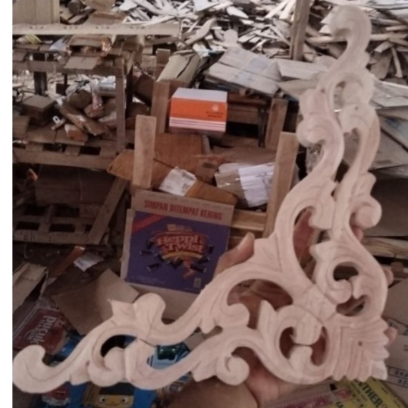 Siku Kayu Ukir Sikuan Sudut Motif Daun Klasik Penopang Ambalan Mentah Kerajinan Kayu