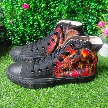 sepatu sneakers high-top Converse hitam dengan detail motif api warna-warni size 39 dan 40