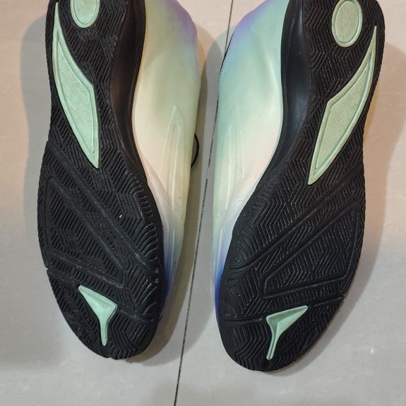 Sepatu futsal concave